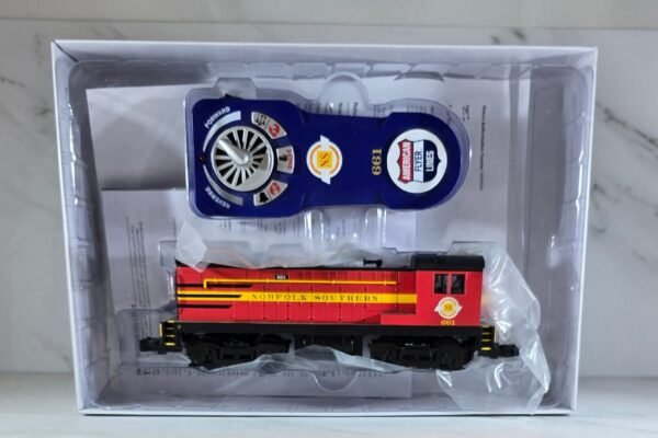 6-44120 Norfolk Southern Baldwin Switcher #661